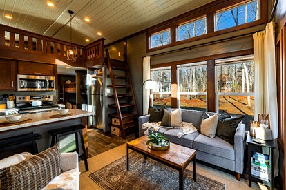 Peaceful Pine Tiny House Retreat with Private Hot Tub & Mountain Views Near South Cumberland State Park, Monteagle, TN - Monteagle, Tennessee - glamping.directory