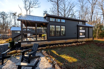 Peaceful Pine Tiny House Retreat with Private Hot Tub & Mountain Views Near South Cumberland State Park, Monteagle, TN - Monteagle, Tennessee - glamping.directory