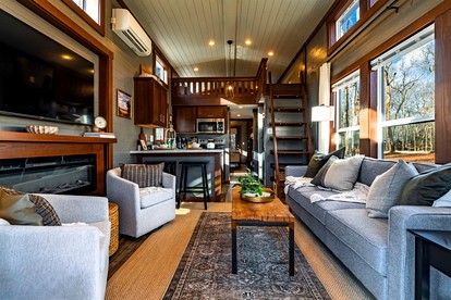 Peaceful Pine Tiny House Retreat with Private Hot Tub & Mountain Views Near South Cumberland State Park, Monteagle, TN - Monteagle, Tennessee - glamping.directory