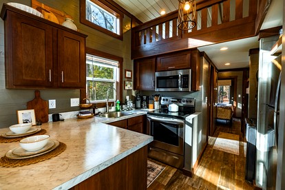 Peaceful Pine Tiny House Retreat with Private Hot Tub & Mountain Views Near South Cumberland State Park, Monteagle, TN - Monteagle, Tennessee - glamping.directory