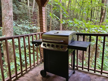 Secluded Nature Cabin with Pool Table, Spa and Fireplace in Sevierville, Tennessee - Sevierville, Tennessee - glamping.directory