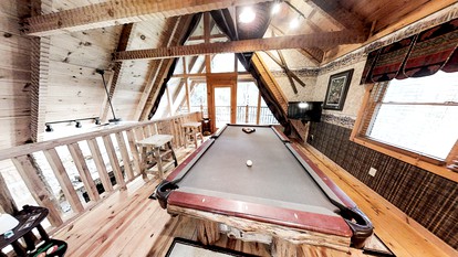 Secluded Nature Cabin with Pool Table, Spa and Fireplace in Sevierville, Tennessee - Sevierville, Tennessee - glamping.directory