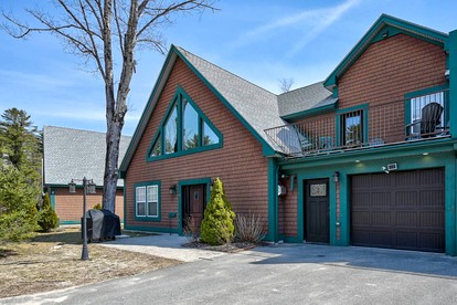Luxury Mountain Townhouse with Private Hot Tub Near Cranmore Mountain Resort, North Conway, New Hampshire - glamping.directory
