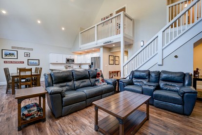 Luxury Mountain Townhouse with Private Hot Tub Near Cranmore Mountain Resort, North Conway, New Hampshire - North Conway, New Hampshire - glamping.directory