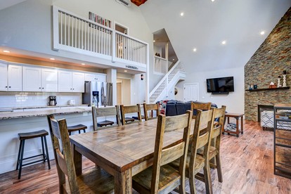 Luxury Mountain Townhouse with Private Hot Tub Near Cranmore Mountain Resort, North Conway, New Hampshire - North Conway, New Hampshire - glamping.directory