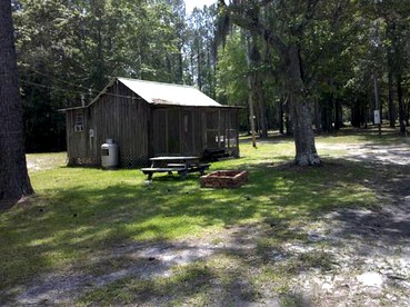 Rustic Cabin Rental on the Great Satilla River near Okefenokee Swamp Park, Georgia - glamping.directory