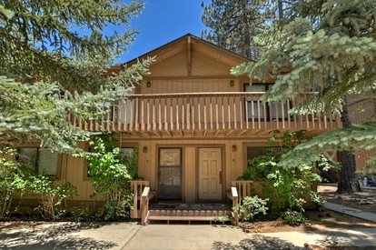 Fantastic Wooden Cabin with Barbecue in Big Bear Lake, California - glamping.directory