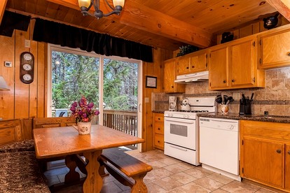 Fantastic Wooden Cabin with Barbecue in Big Bear Lake, California - Big Bear Lake, California - glamping.directory