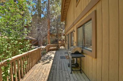 Fantastic Wooden Cabin with Barbecue in Big Bear Lake, California - Big Bear Lake, California - glamping.directory