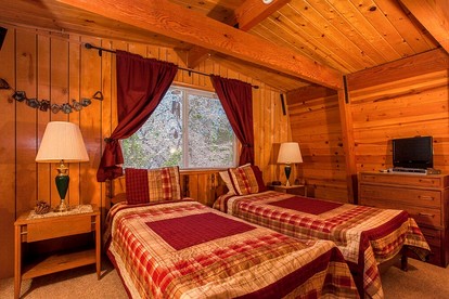 Fantastic Wooden Cabin with Barbecue in Big Bear Lake, California - Big Bear Lake, California - glamping.directory