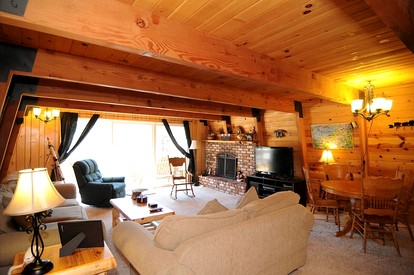 Fantastic Wooden Cabin with Barbecue in Big Bear Lake, California - Big Bear Lake, California - glamping.directory
