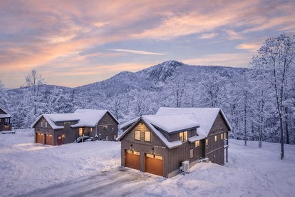Breathtaking Cabin with Fireplace and Hot-tub in Bartlett, New Hampshire - glamping.directory