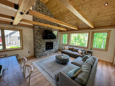 Breathtaking Cabin with Fireplace and Hot-tub in Bartlett, New Hampshire - Bartlett, New Hampshire - glamping.directory
