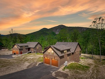 Breathtaking Cabin with Fireplace and Hot-tub in Bartlett, New Hampshire - Bartlett, New Hampshire - glamping.directory