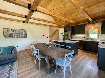 Breathtaking Cabin with Fireplace and Hot-tub in Bartlett, New Hampshire - Bartlett, New Hampshire - glamping.directory