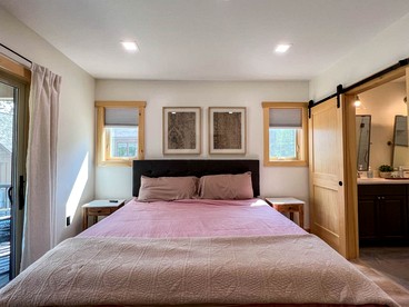 Breathtaking Cabin with Fireplace and Hot-tub in Bartlett, New Hampshire - Bartlett, New Hampshire - glamping.directory