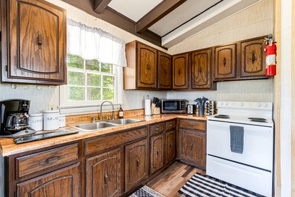 River Access Cabin with Hot Tub, Deck, Grill and Fire Pit - Perfect for Your Family Getaway in Luray, VA - Luray, Virginia - glamping.directory