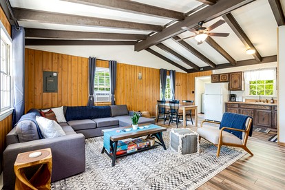 River Access Cabin with Hot Tub, Deck, Grill and Fire Pit - Perfect for Your Family Getaway in Luray, VA - Luray, Virginia - glamping.directory