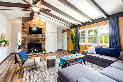 River Access Cabin with Hot Tub, Deck, Grill and Fire Pit - Perfect for Your Family Getaway in Luray, VA - Luray, Virginia - glamping.directory