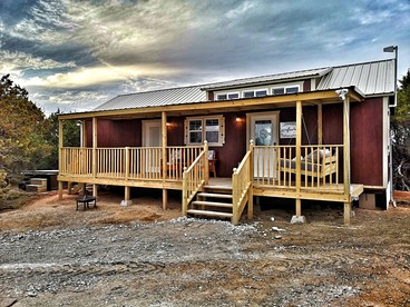 Romantic Granbury Cabin Ideal for a Texas Getaway - glamping.directory