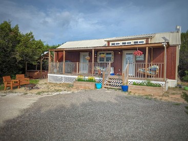 Romantic Granbury Cabin Ideal for a Texas Getaway - Granbury, Texas - glamping.directory