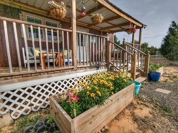 Romantic Granbury Cabin Ideal for a Texas Getaway - Granbury, Texas - glamping.directory