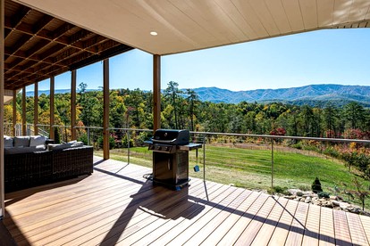Pet Friendly Villa with Hot-tub in Gatlinburg, Tennessee - Gatlinburg, Tennessee - glamping.directory