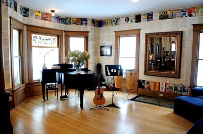 Charmingly Historic Cottage Rental Perfect for Large Groups in Aurora, New York - Aurora, New York - glamping.directory