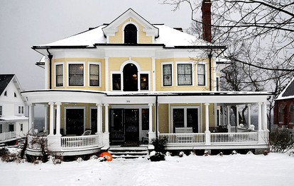 Charmingly Historic Cottage Rental Perfect for Large Groups in Aurora, New York - glamping.directory