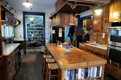 Charmingly Historic Cottage Rental Perfect for Large Groups in Aurora, New York - Aurora, New York - glamping.directory