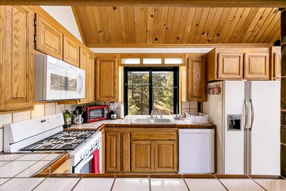 Secluded Mountain Getaway in Lake Arrowhead, CA - Lake Arrowhead, California - glamping.directory