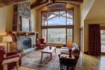 Sublime Breckenridge Lodge with Sweeping Views - Breckenridge, Colorado - glamping.directory