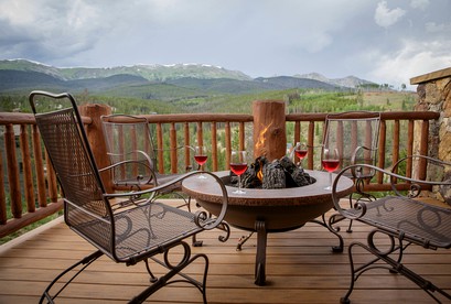 Sublime Breckenridge Lodge with Sweeping Views - Breckenridge, Colorado - glamping.directory