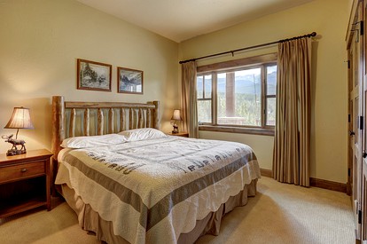 Sublime Breckenridge Lodge with Sweeping Views - Breckenridge, Colorado - glamping.directory