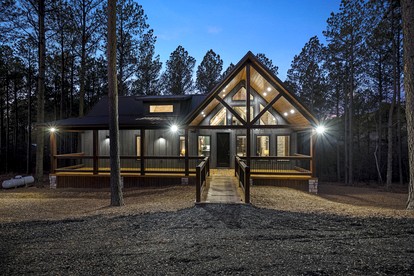 Luxury Couples Cabin with Private Hot Tub & Fireplace in Hochatown - Broken Bow, Oklahoma - glamping.directory