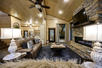 Luxury Couples Cabin with Private Hot Tub & Fireplace in Hochatown - Broken Bow, Oklahoma - glamping.directory