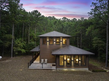 Luxury Couples Cabin with Private Hot Tub & Fireplace in Hochatown - Broken Bow, Oklahoma - glamping.directory