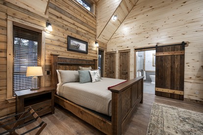 Luxury Couples Cabin with Private Hot Tub & Fireplace in Hochatown - Broken Bow, Oklahoma - glamping.directory