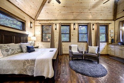 Luxury Couples Cabin with Private Hot Tub & Fireplace in Hochatown - Broken Bow, Oklahoma - glamping.directory