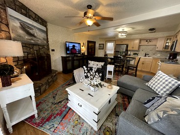 Incredible Cottage with Swimming Pool and Hot-tub on Lake Ouachita, Arkansas - Mount Ida, Arkansas - glamping.directory