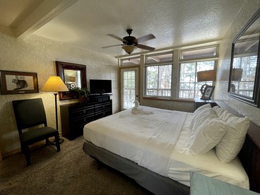 Incredible Cottage with Swimming Pool and Hot-tub on Lake Ouachita, Arkansas - Mount Ida, Arkansas - glamping.directory