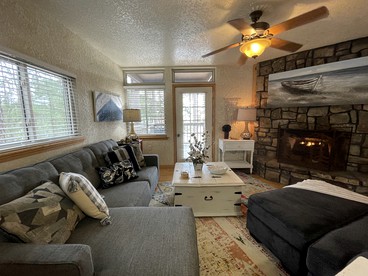 Incredible Cottage with Swimming Pool and Hot-tub on Lake Ouachita, Arkansas - Mount Ida, Arkansas - glamping.directory