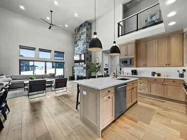 Elegant and Modern Getaway Cabin with Fire Pit near Jordanelle Reservoir and Skiing in Park City, Utah - Heber City, Utah - glamping.directory