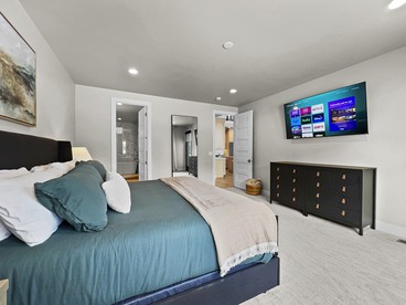 Elegant and Modern Getaway Cabin with Fire Pit near Jordanelle Reservoir and Skiing in Park City, Utah - Heber City, Utah - glamping.directory