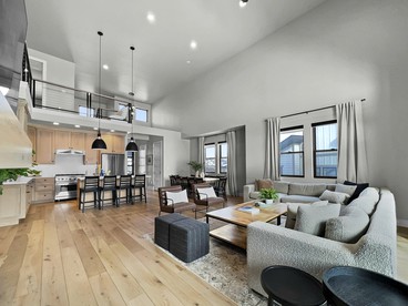 Elegant and Modern Getaway Cabin with Fire Pit near Jordanelle Reservoir and Skiing in Park City, Utah - Heber City, Utah - glamping.directory