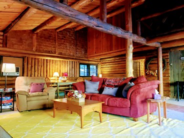 Celebrate Love: Pet-Friendly Romantic Log Cabin in Lisbon, NH - Lisbon, New Hampshire - glamping.directory