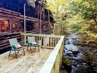 Celebrate Love: Pet-Friendly Romantic Log Cabin in Lisbon, NH - Lisbon, New Hampshire - glamping.directory