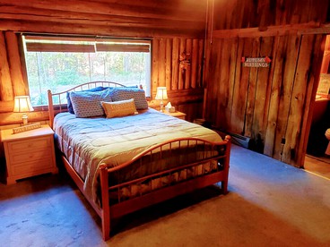Celebrate Love: Pet-Friendly Romantic Log Cabin in Lisbon, NH - Lisbon, New Hampshire - glamping.directory