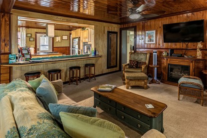 Seafarer-Themed Escape with Kitchenette & Relaxing Lounge in Bacliff, Texas - Bacliff, Texas - glamping.directory