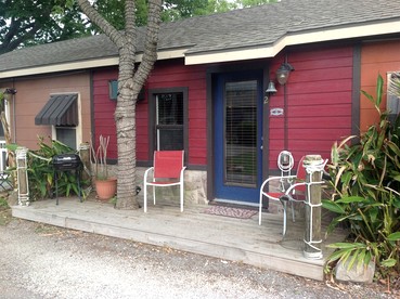 Seafarer-Themed Escape with Kitchenette & Relaxing Lounge in Bacliff, Texas - glamping.directory